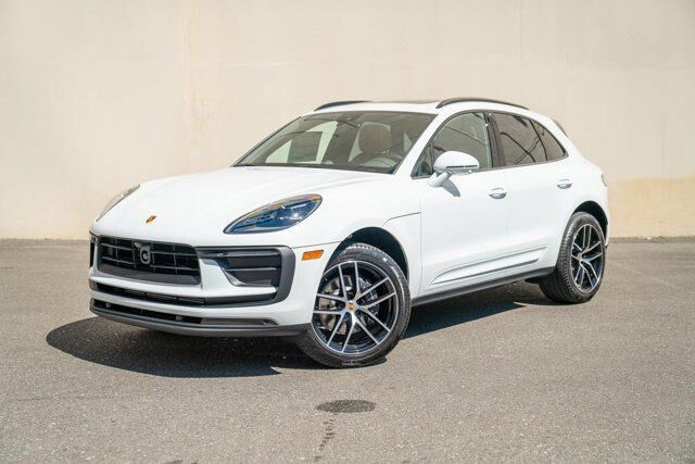 2025 PORSCHE Macan