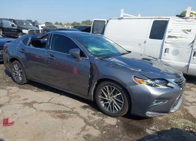 2017 LEXUS ES