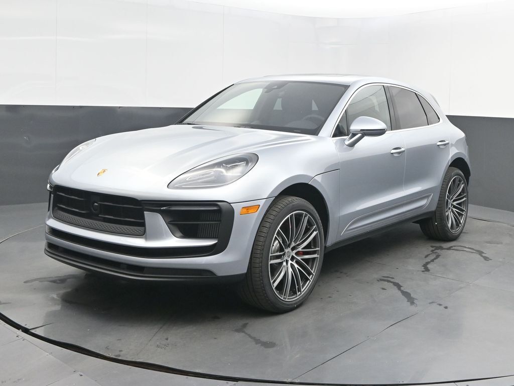 2026 PORSCHE Macan