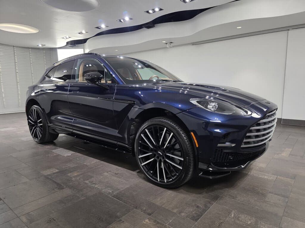 2025 ASTON MARTIN DBX