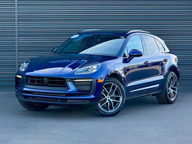 2025 PORSCHE Macan