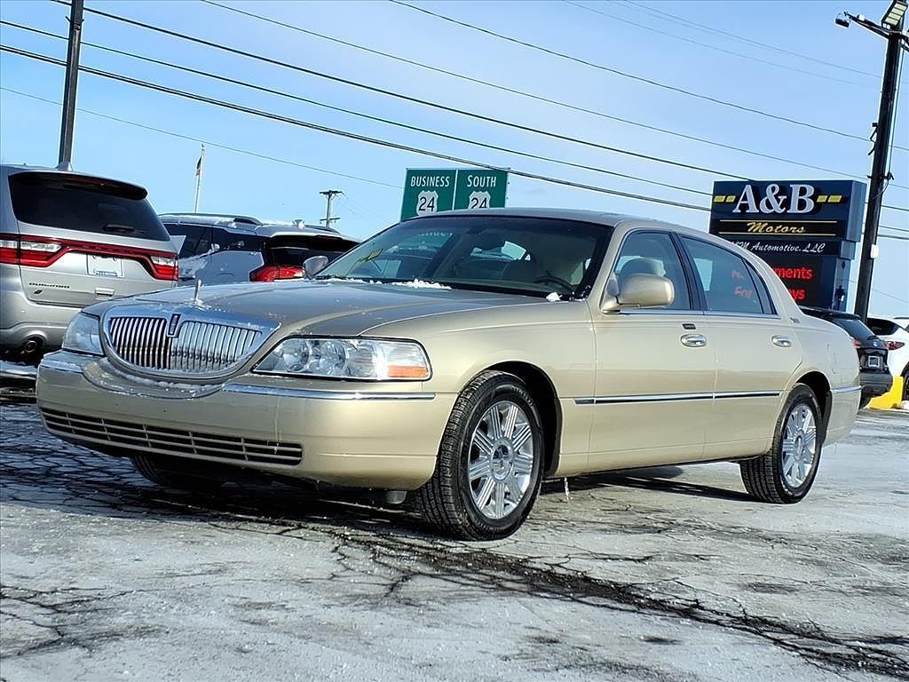 2005 LINCOLN Town Car