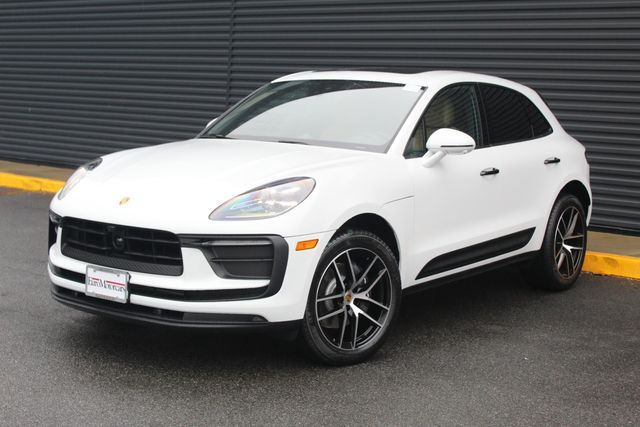 2026 PORSCHE Macan