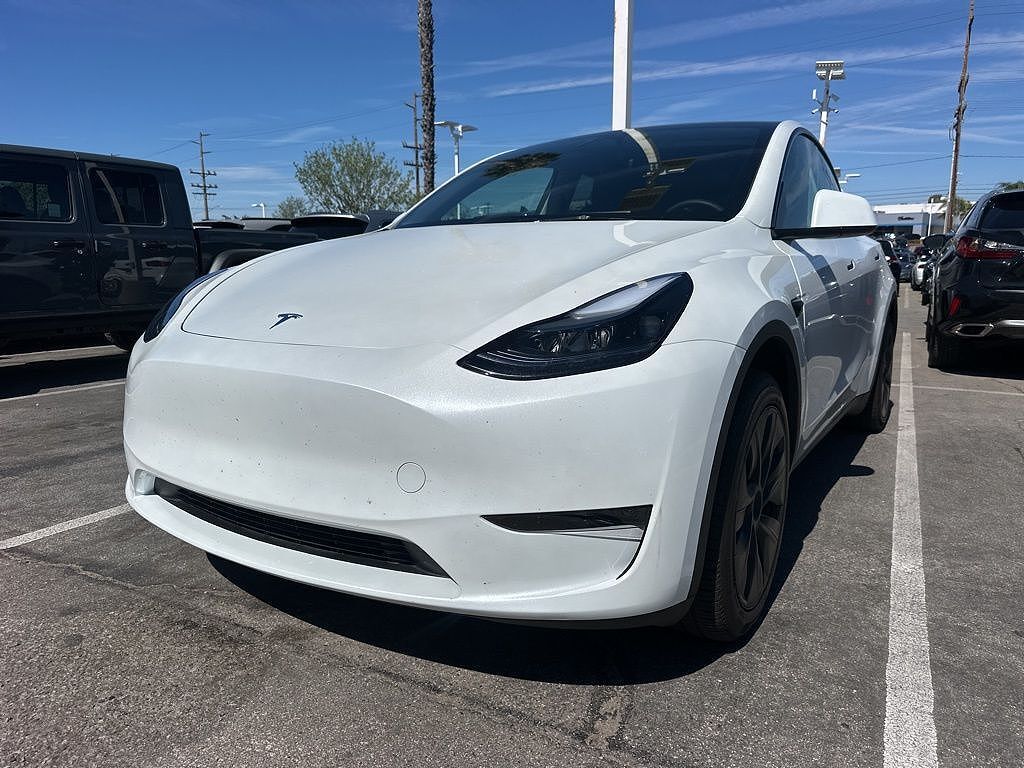 2025 TESLA Model Y
