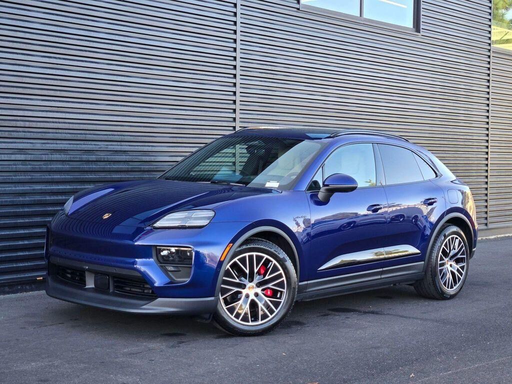 2025 PORSCHE Macan