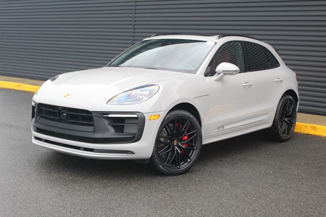 2026 PORSCHE Macan