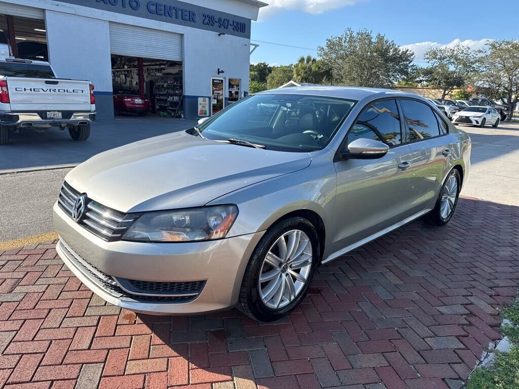 2012 VOLKSWAGEN Passat
