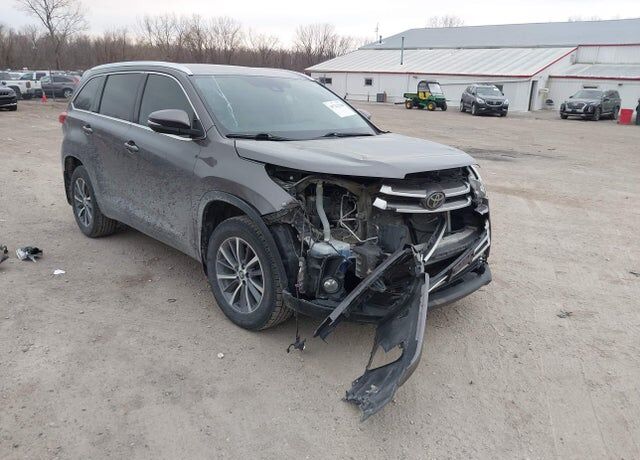 2019 TOYOTA Highlander