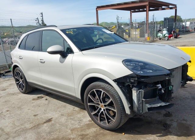2022 PORSCHE Cayenne