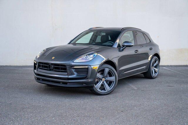 2025 PORSCHE Macan