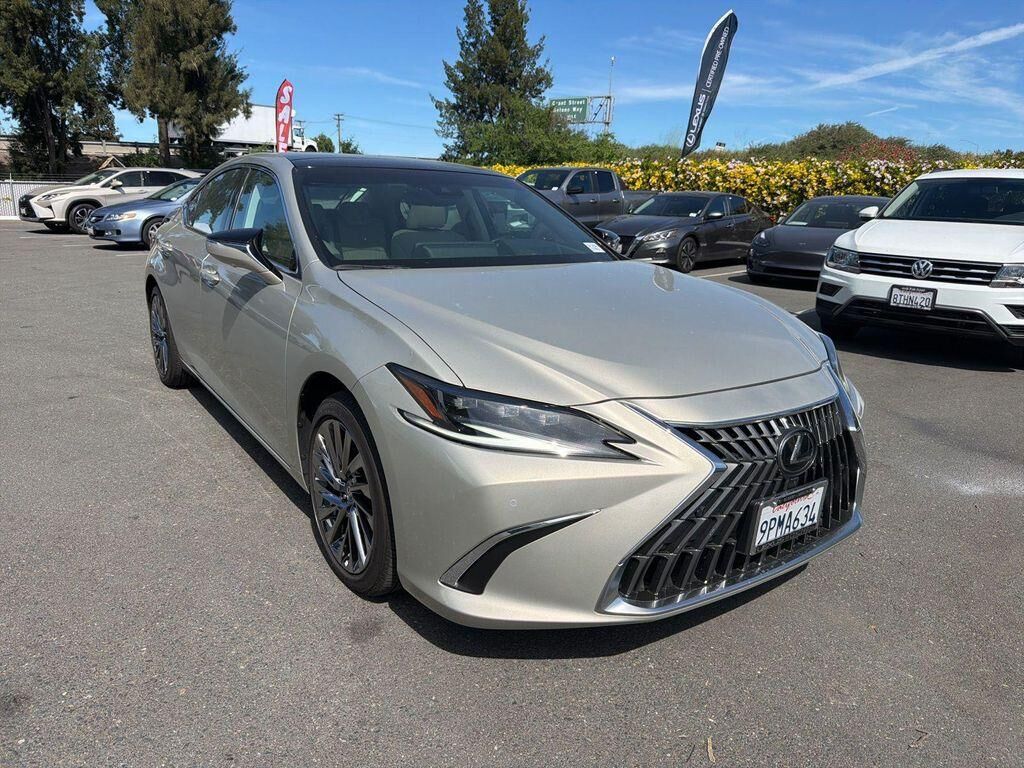 2025 LEXUS ES