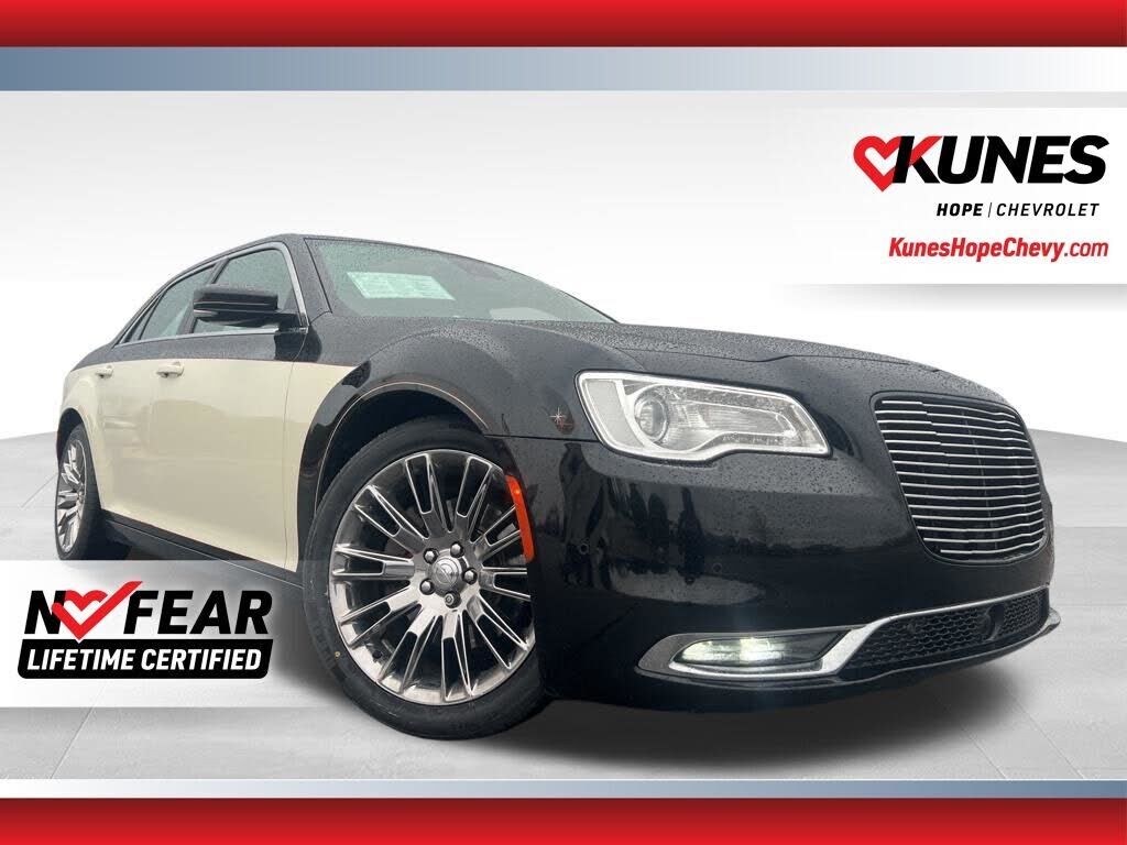 2019 CHRYSLER 300