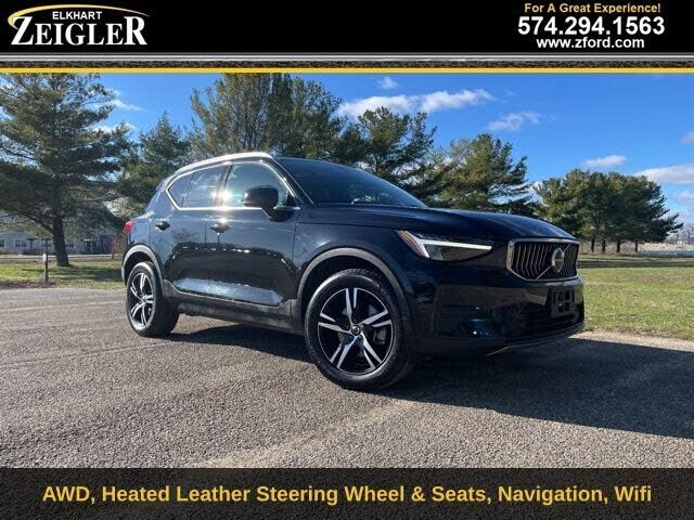 2025 VOLVO XC40