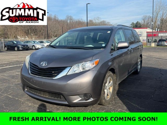 2011 TOYOTA Sienna
