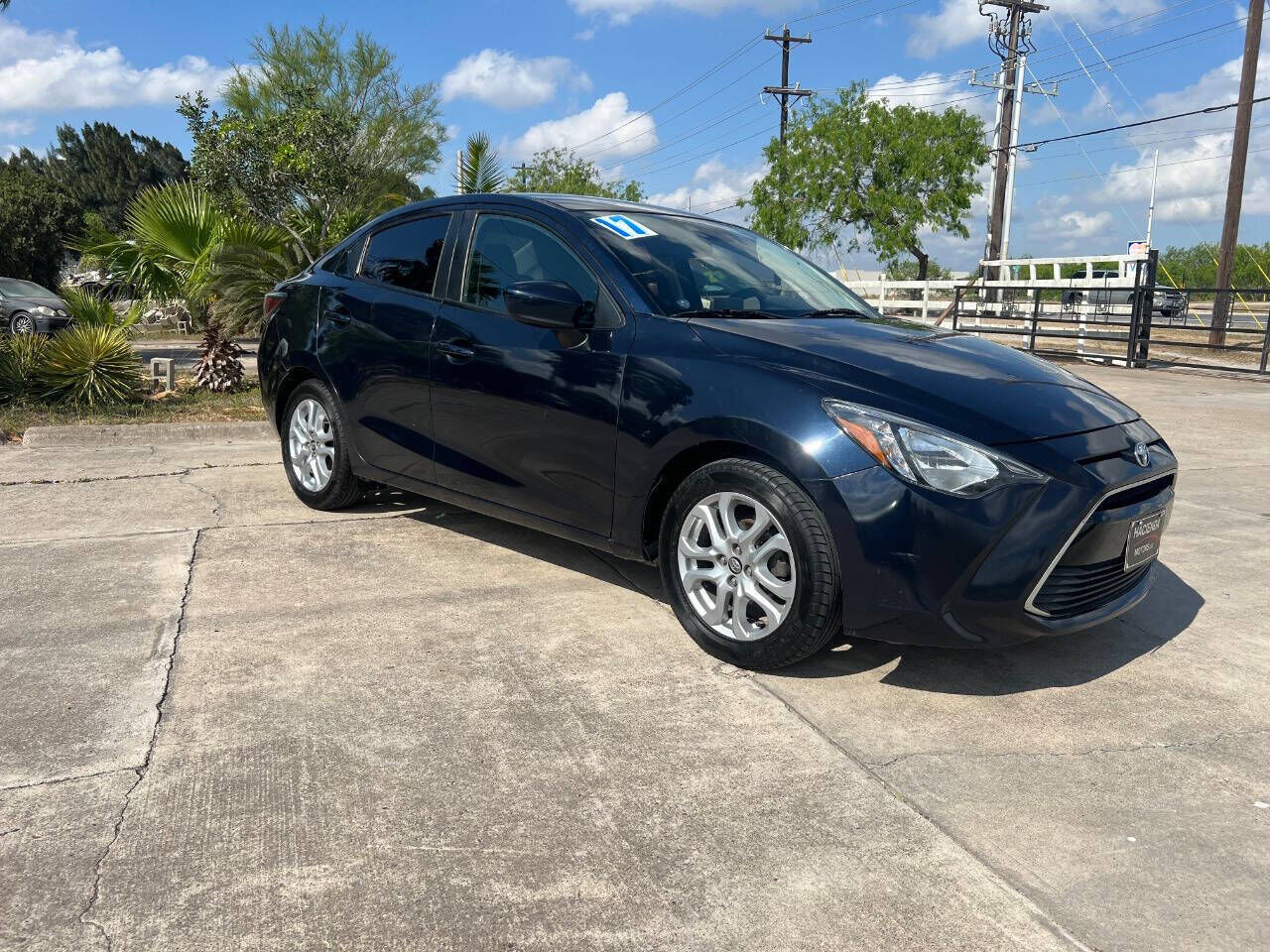 2017 TOYOTA Yaris