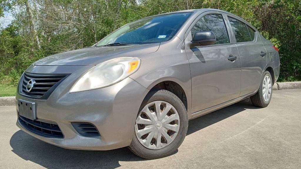 2013 NISSAN Versa