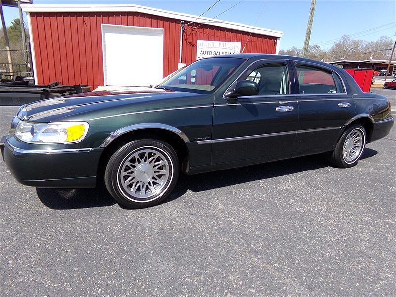 2002 LINCOLN Town Car