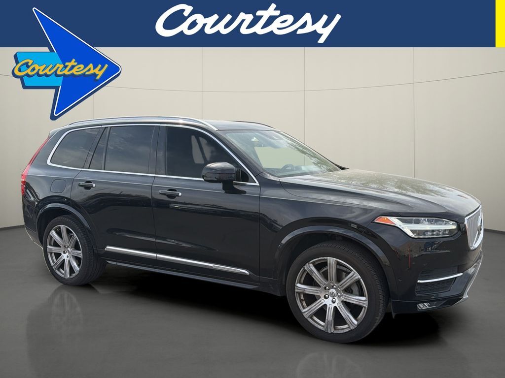 2017 VOLVO XC90