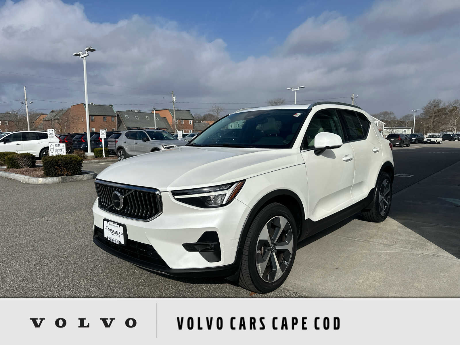2023 VOLVO XC40