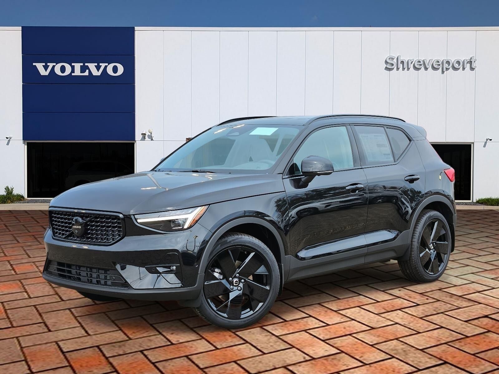 2026 VOLVO XC40