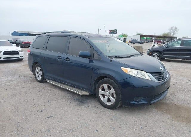 2012 TOYOTA Sienna