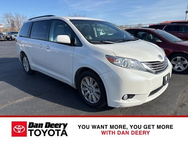 2017 TOYOTA Sienna