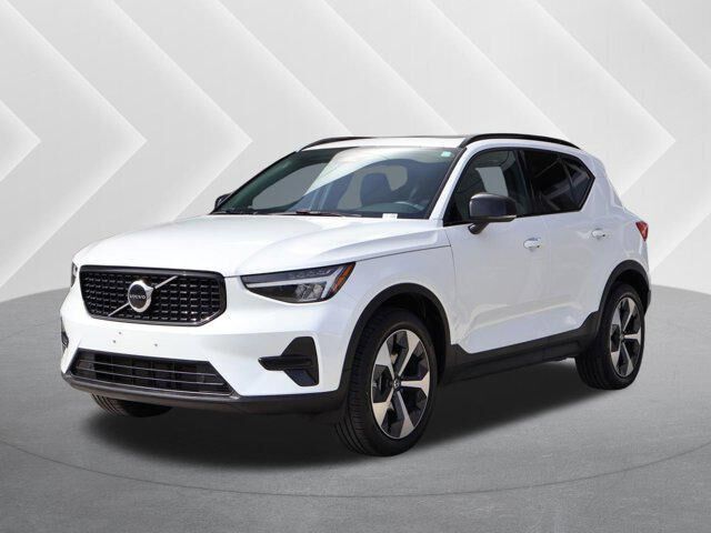 2024 VOLVO XC40
