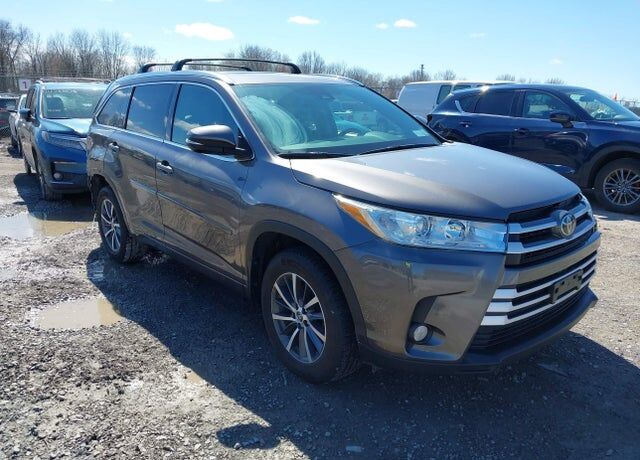 2017 TOYOTA Highlander