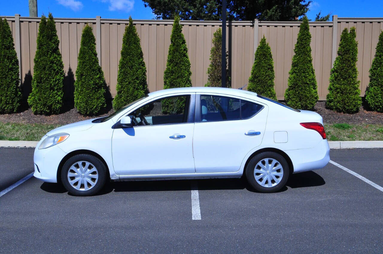 2012 NISSAN Versa