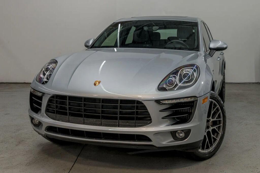 2016 PORSCHE Macan