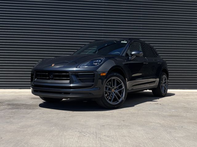 2026 PORSCHE Macan