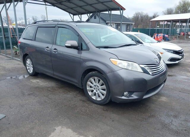 2013 TOYOTA Sienna