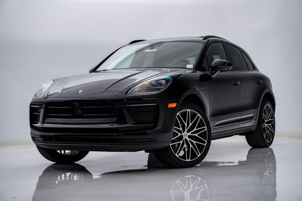 2026 PORSCHE Macan