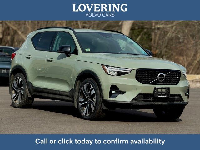 2024 VOLVO XC40