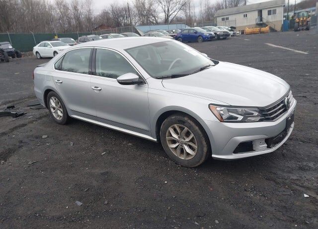 2017 VOLKSWAGEN Passat