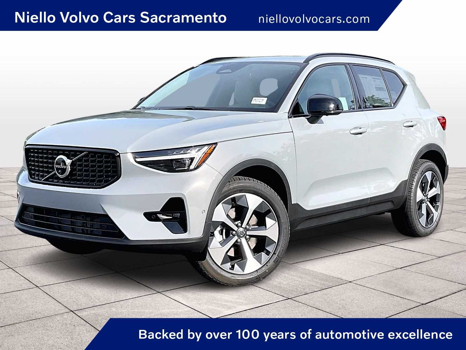 2026 VOLVO XC40
