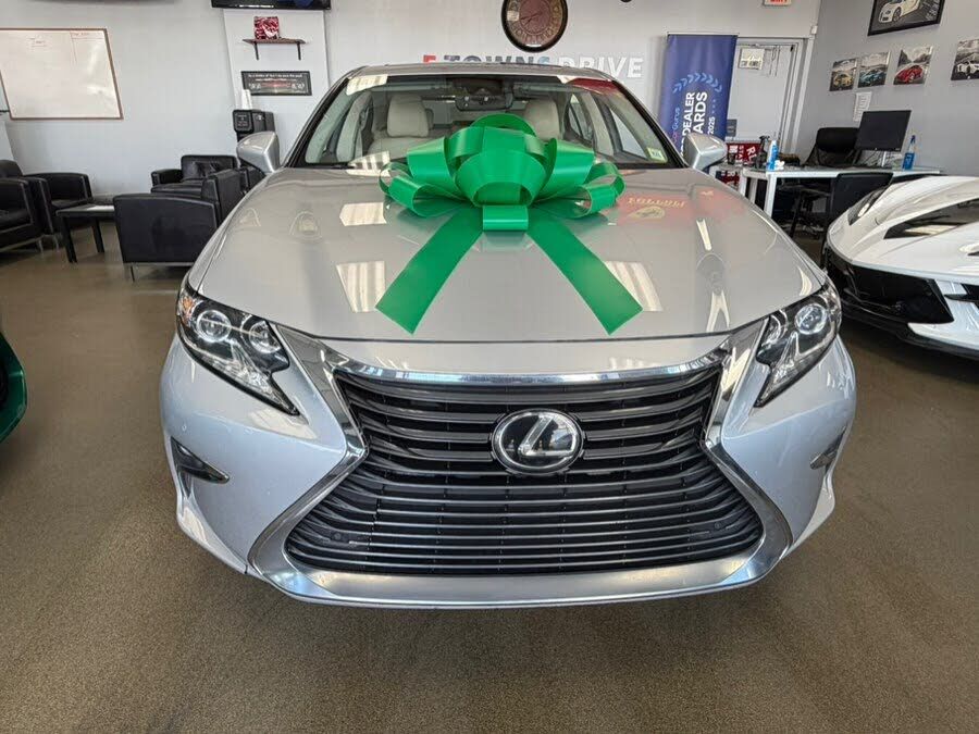 2016 LEXUS ES