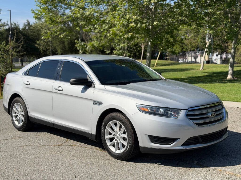 2013 FORD Taurus