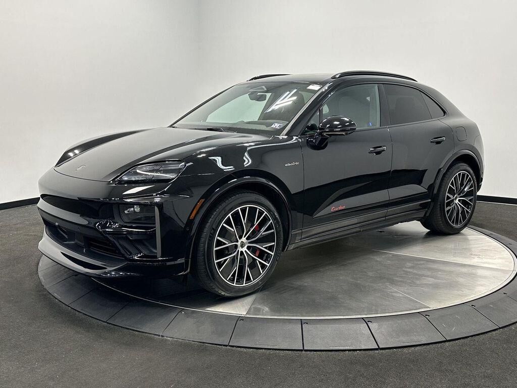 2024 PORSCHE Macan