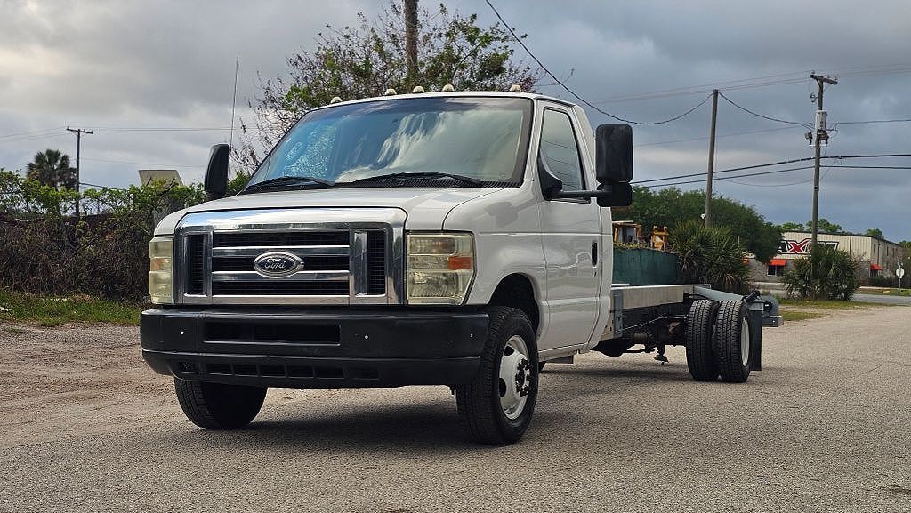 2011 FORD E-450