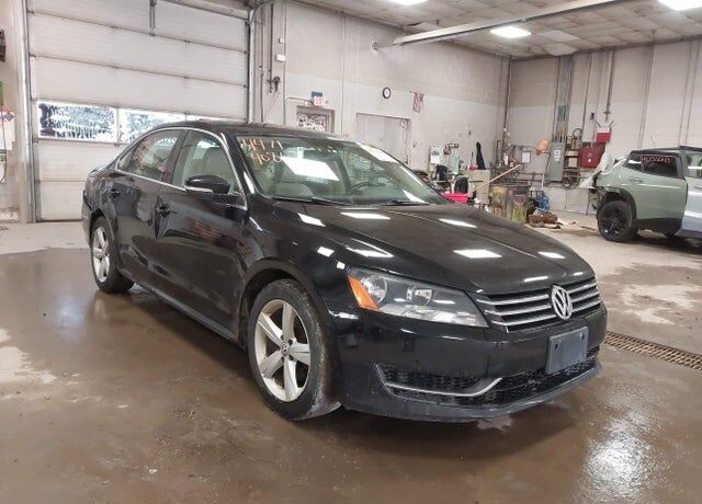 2013 VOLKSWAGEN Passat