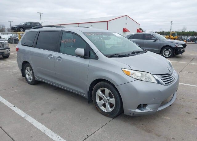 2016 TOYOTA Sienna
