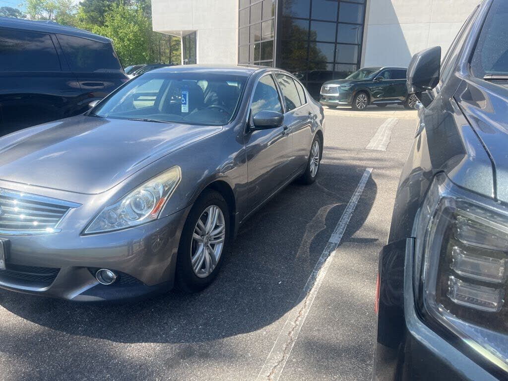2013 INFINITI G37
