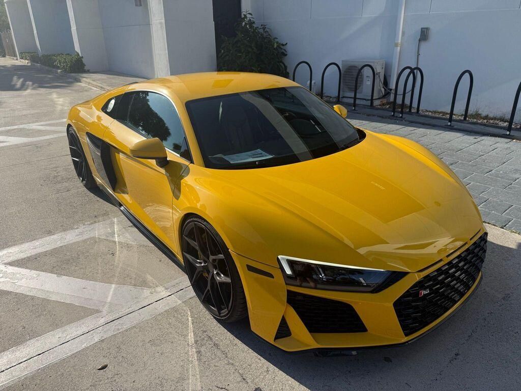 2021 AUDI R8