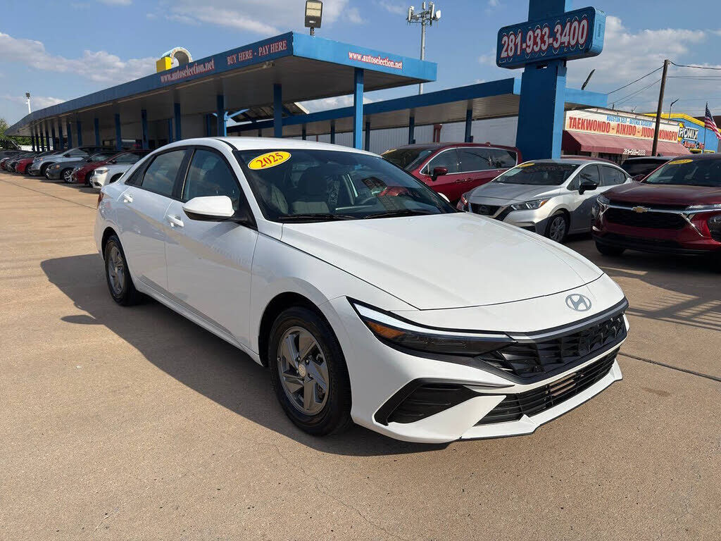 2025 HYUNDAI Elantra