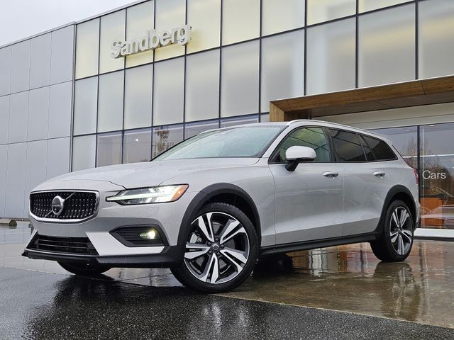 2025 VOLVO V60CC