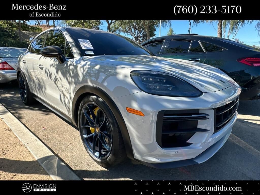 2024 PORSCHE Cayenne