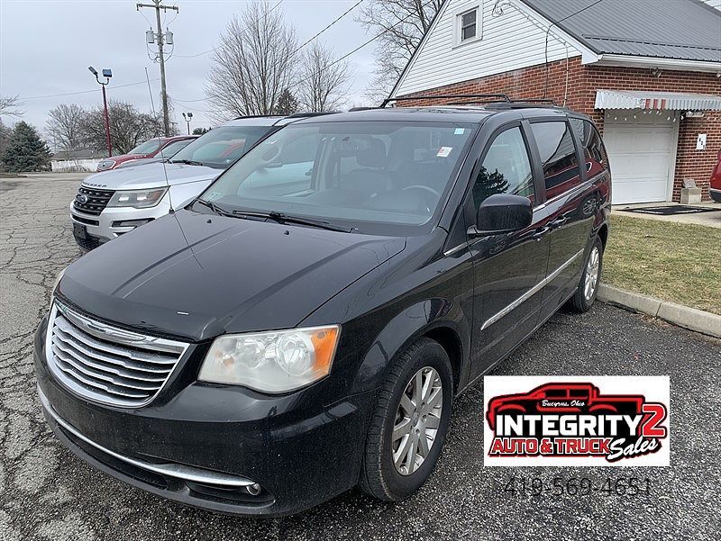 2013 CHRYSLER Town and Country