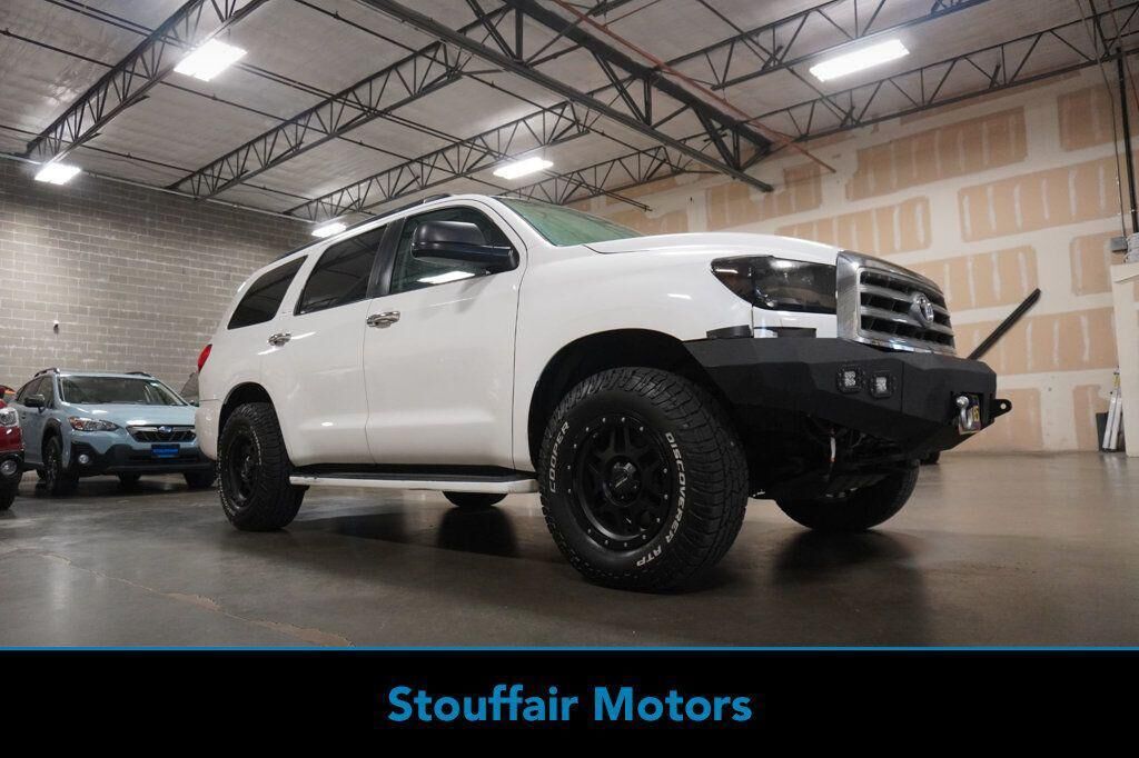 2008 TOYOTA Sequoia