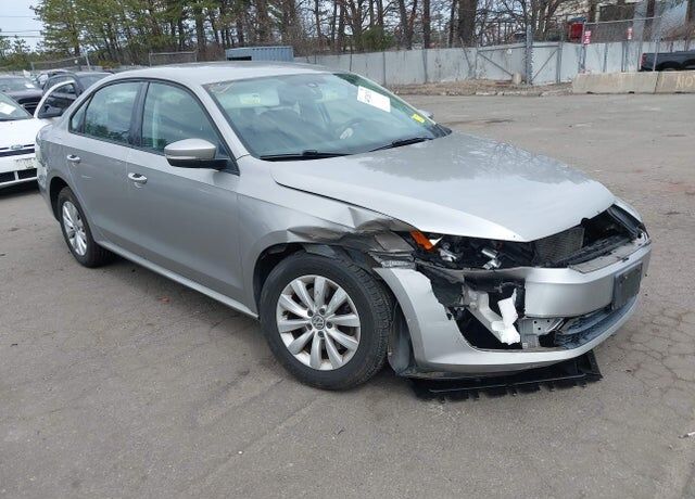 2013 VOLKSWAGEN Passat